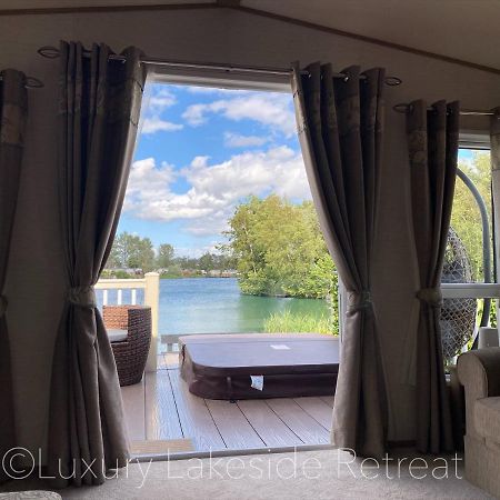 Готель Lakeside Retreat With Hot Tub & Fishing Peg At Tattershall Lakes Country Park Екстер'єр фото