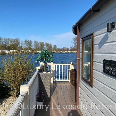 Готель Lakeside Retreat With Hot Tub & Fishing Peg At Tattershall Lakes Country Park Екстер'єр фото