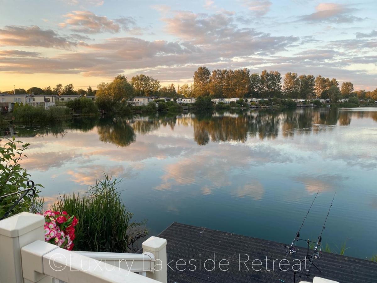 Готель Lakeside Retreat With Hot Tub & Fishing Peg At Tattershall Lakes Country Park Екстер'єр фото