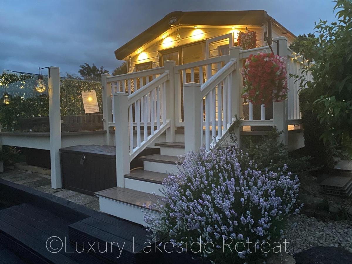 Готель Lakeside Retreat With Hot Tub & Fishing Peg At Tattershall Lakes Country Park Екстер'єр фото