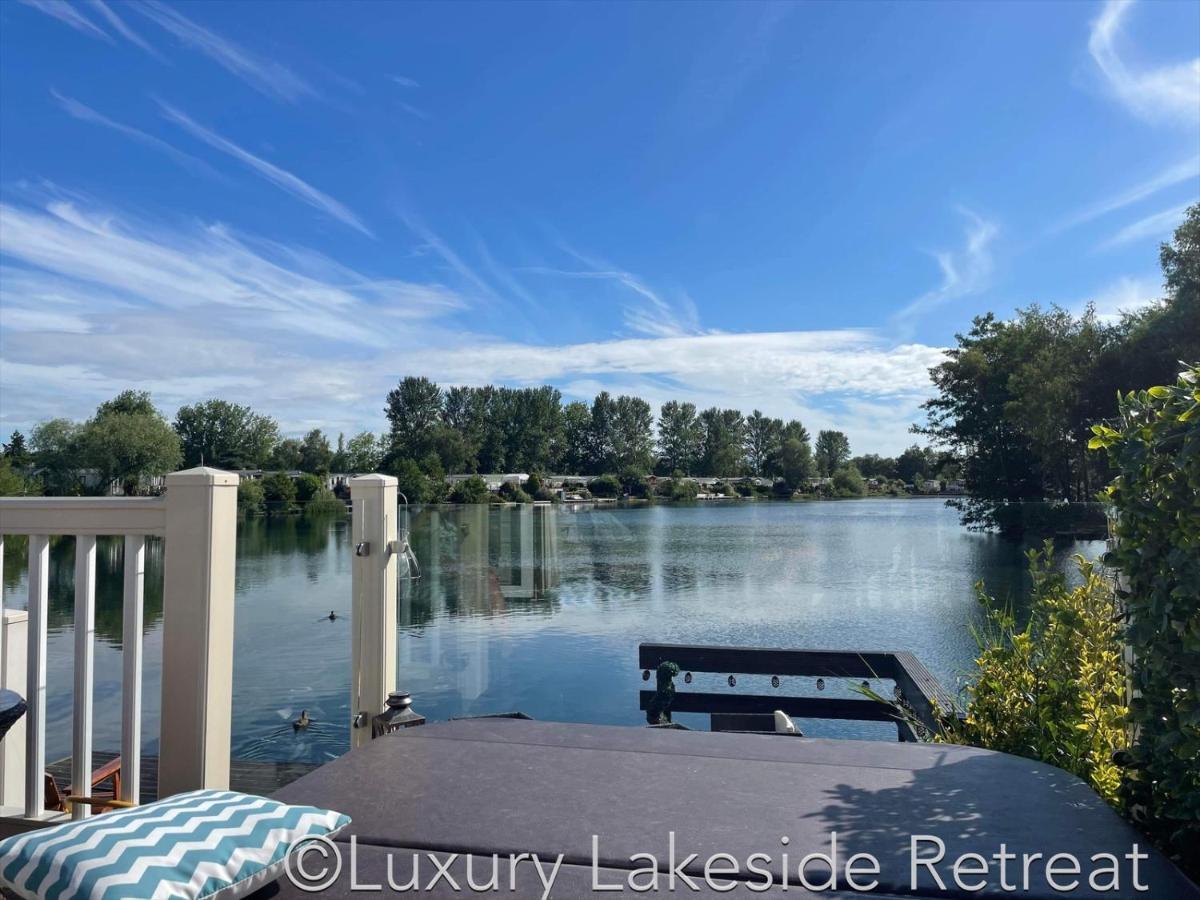 Готель Lakeside Retreat With Hot Tub & Fishing Peg At Tattershall Lakes Country Park Екстер'єр фото