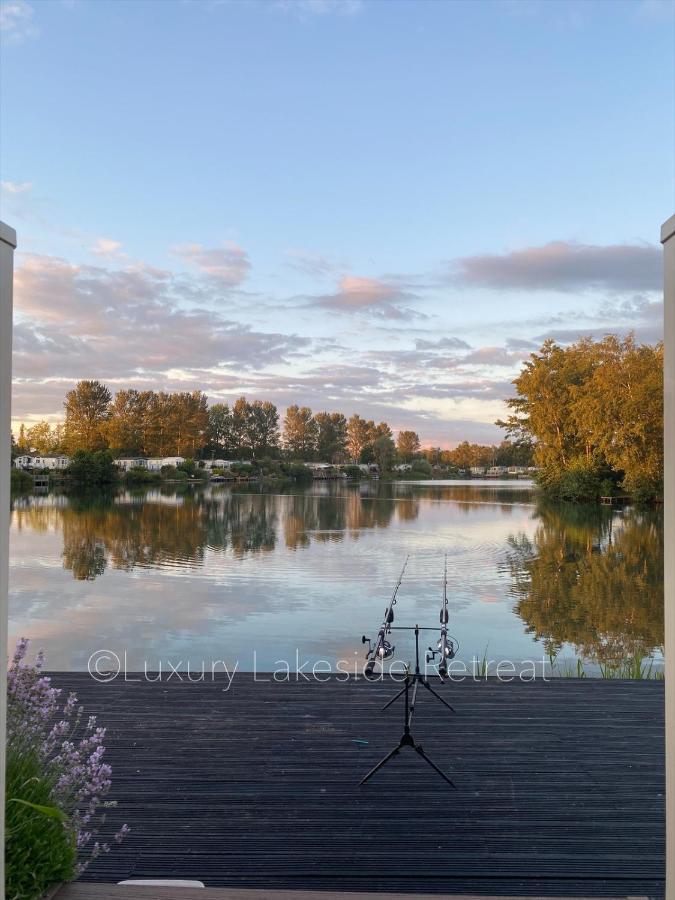 Готель Lakeside Retreat With Hot Tub & Fishing Peg At Tattershall Lakes Country Park Екстер'єр фото