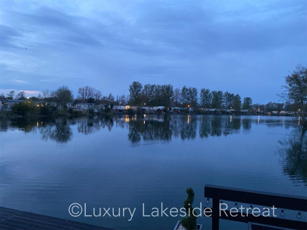 Готель Lakeside Retreat With Hot Tub & Fishing Peg At Tattershall Lakes Country Park Екстер'єр фото